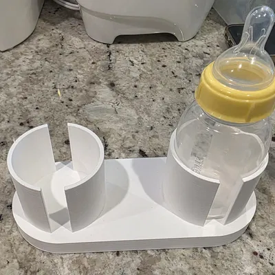 Giá đỡ bình sữa có khe để nhìn mức dung dịch