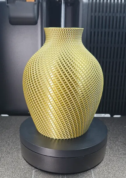 Bình Gridspire Vase (Lưới Fishnet Chi Tiết Cao) - Image 1