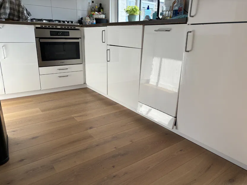 Kẹp baseboard cho tường và chân nội thất (baseboard clips) - Image 9