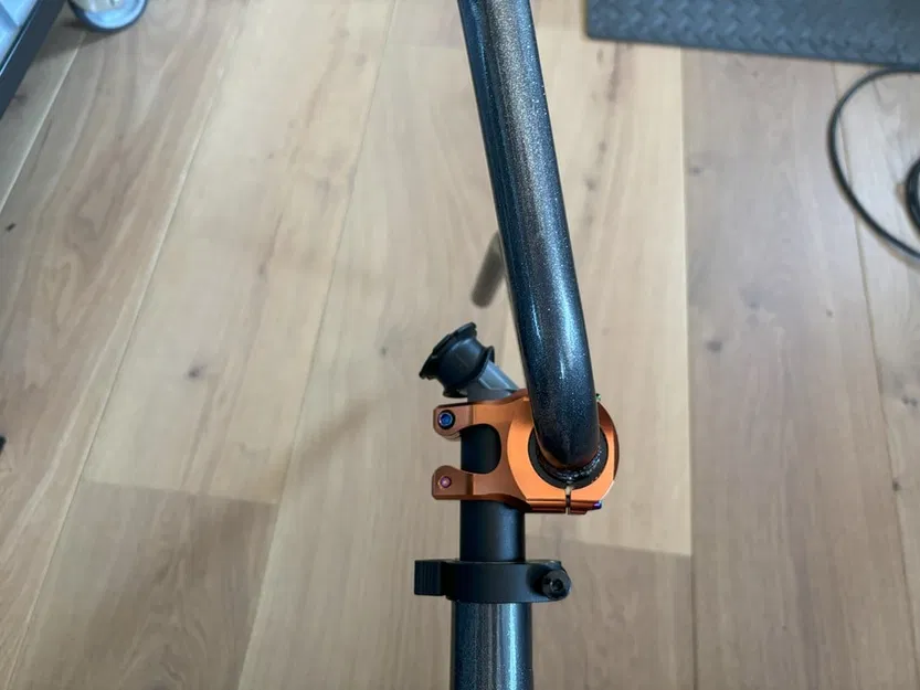 Ngàm Quadlock giấu trong ống (Quadlock mount inside tube) - Image 1