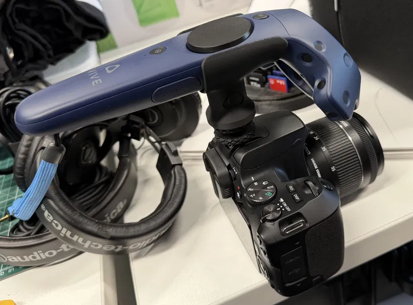 Ngàm gắn tay cầm Vive lên hot shoe máy ảnh - Image 1