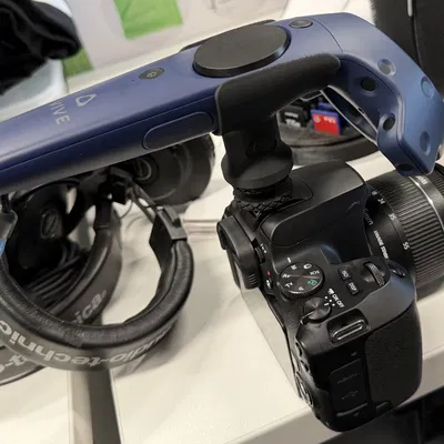 Ngàm gắn tay cầm Vive lên hot shoe máy ảnh