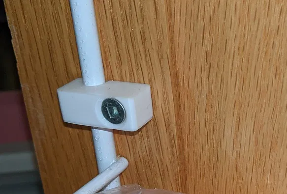 Kẹp bắt vít cho kệ dây 6.5mm (6.5mm Wire Rack Screw On Clips) - Image 1