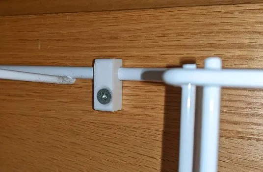 Kẹp bắt vít cho kệ dây 6.5mm (6.5mm Wire Rack Screw On Clips) - Image 2