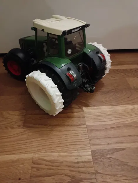 Bánh đôi hẹp cho máy kéo Bruder - Image 1