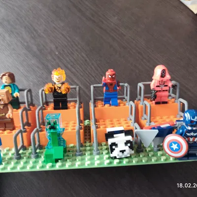 Kệ trưng bày minifigure phong cách Lego