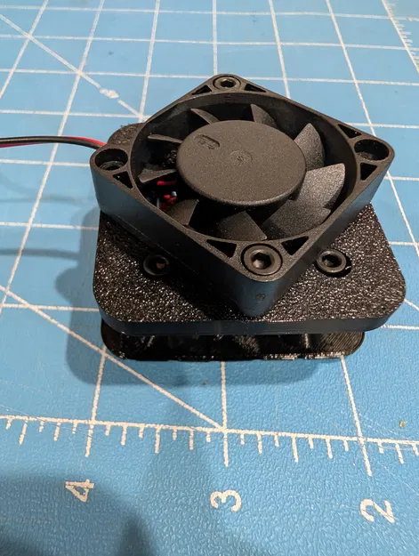 Giá gắn FPV VTX kèm quạt làm mát (parametric OpenSCAD) - Image 1