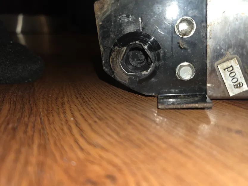 Bản lề cam cửa phải Frigidaire (Right Door Cam Hinge) - Image 1