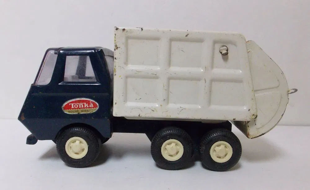 Tonka Refuse Truck – Chi tiết back dump phía sau - Image 1