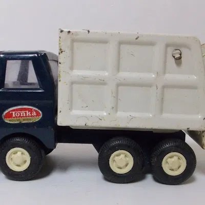 Tonka Refuse Truck – Chi tiết back dump phía sau