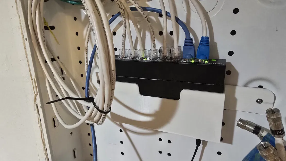 Giá treo tường cho Netgear 8-Port Switch (GS308) - Image 3