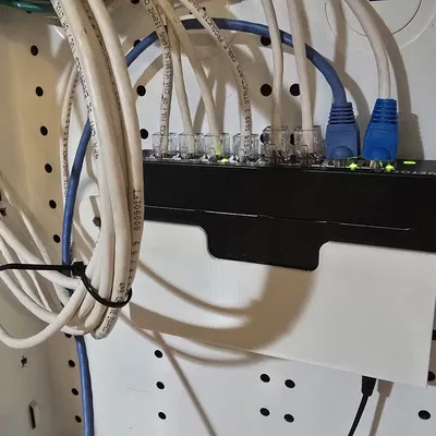 Giá treo tường cho Netgear 8-Port Switch (GS308)