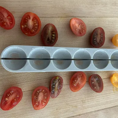 Dụng cụ cắt lát cà chua bi (Cherry Tomato Slicing tool)
