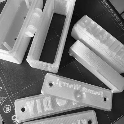 Khuôn Mini Modular bản lề Print-in-place kèm piston cho nhãn 3x10cm