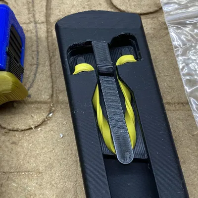 Magazine clip cải tiến dùng dây thun cho Flick 19X With MODS! (open-source CAD)