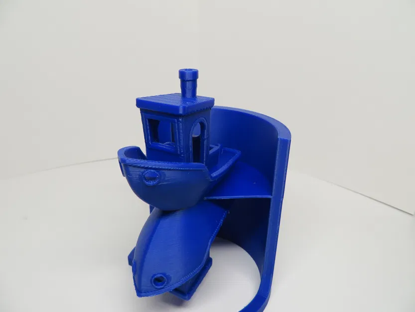 Phản chiếu của Benchy trên mặt nước lặng - Image 3