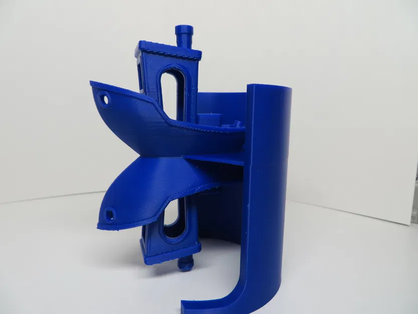 Phản chiếu của Benchy trên mặt nước lặng - Image 5