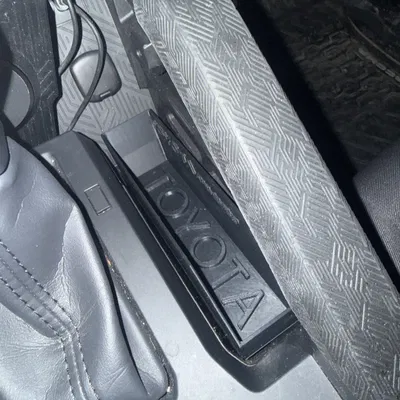 Insert hộc console cần số Toyota Tacoma 4th gen Heritage TOYOTA