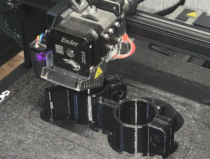 Kẹp gắn đèn vào trụ monitor - Print In Place - Image 1