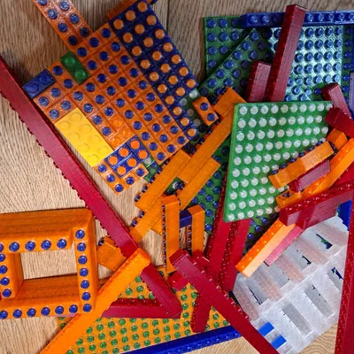 Gạch lắp ghép tương thích: tối ưu độ khớp 2 tham số (stud/antistud)