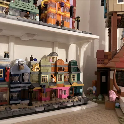 Kệ trưng bày ngang cho LEGO Harry Potter 76444 (Diagon Alley)