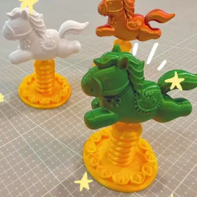 Ngựa May Mắn Nhún Nhảy - Decor Xe & Đồ Chơi (Phiên Bản Con Giáp 2026)