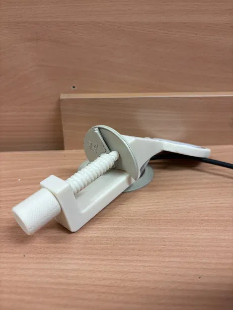 Kẹp G-clamp cho sạc MagSafe (MagSafe charger G-clamp) - Image 1