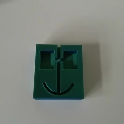 Khuôn cười (smiling mold)