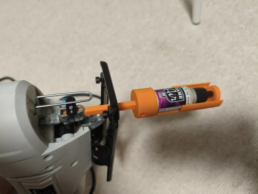 Đầu lắc sơn Vallejo 18ml gắn máy cưa lọng (jigsaw) – T-shank - Image 1