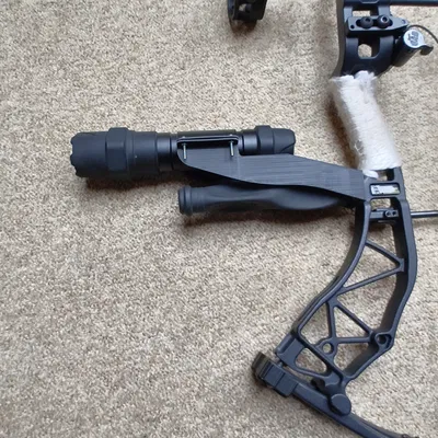 Ngàm gắn đèn pin cho cung (bow/archery)