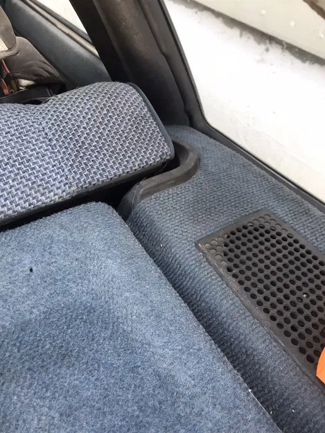 VW Passat B2 kalaptartó – ngàm góc trong kệ che hành lý (bản hatchback 32B) - Image 9