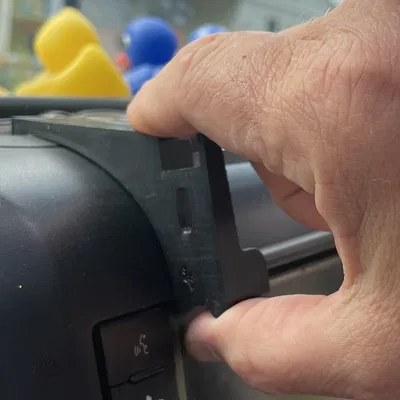 Giá đỡ điện thoại ngang Jeep Wrangler – dày tối đa 18,6 mm