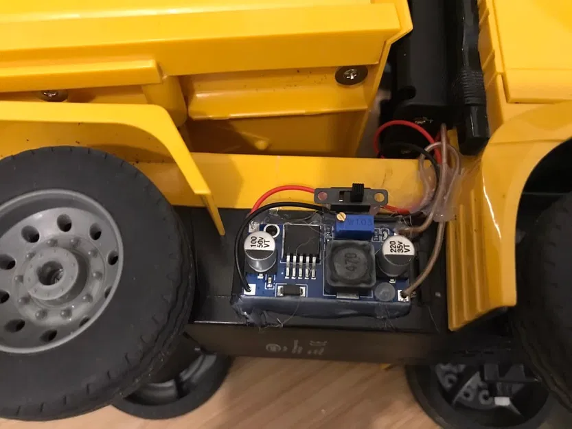 Mercedes Actros – Ốp che LM2596 DC-DC (cover) - Image 1