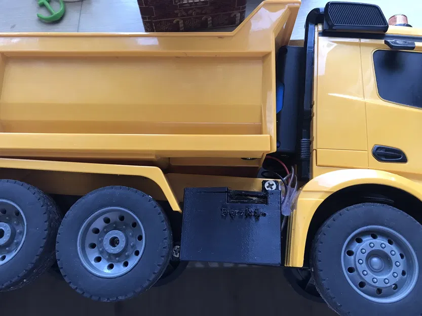 Mercedes Actros – Ốp che LM2596 DC-DC (cover) - Image 2