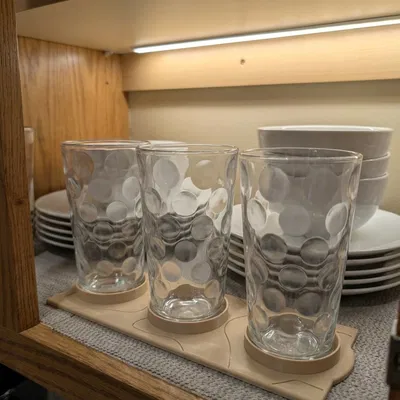 The GLASS GUARD – Khay organizer sắp xếp ly trong tủ