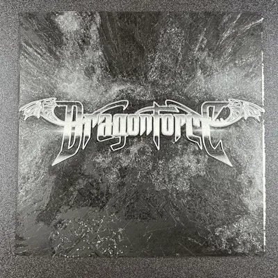 Logo DragonForce (HueForge) phát sáng trong bóng tối