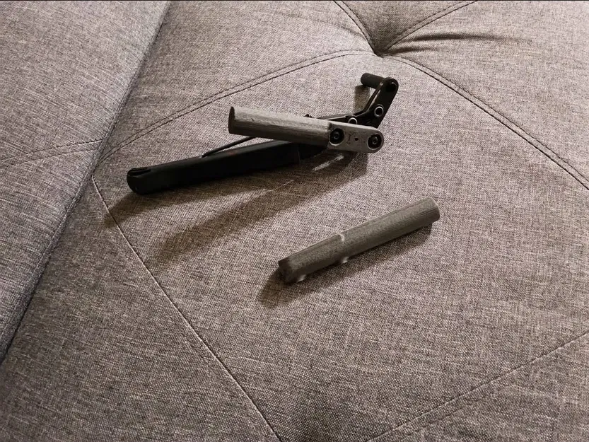 Ngàm gắn liên kết phanh xe lăn Newton (Newton Wheelchair Brake Linkage Mount) - Image 2