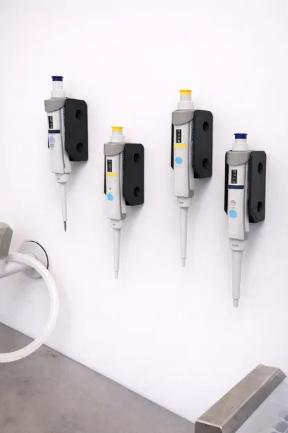 Giá đỡ micropipette nam châm (Magnetic Pipette Holder) - Image 1