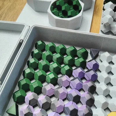 Hộp 4 người chơi cho HedronStack (game 3D cân bằng/xếp chồng)