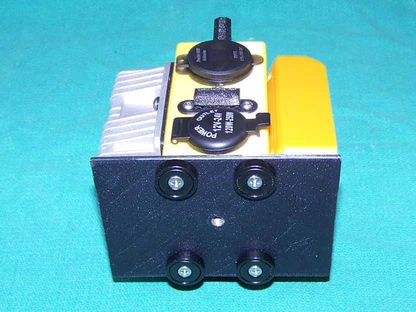 DeWalt 20V sang 12V: Multi Power Outlet có đèn, USB, đế nam châm, gắn tripod - Image 3