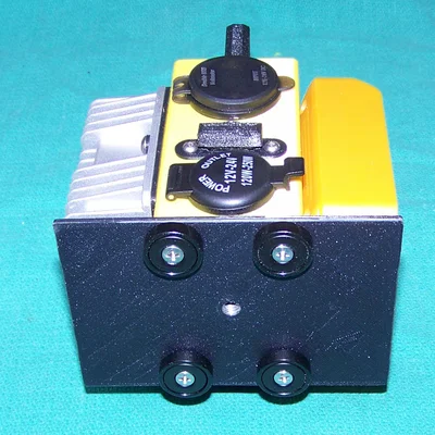 DeWalt 20V sang 12V: Multi Power Outlet có đèn, USB, đế nam châm, gắn tripod