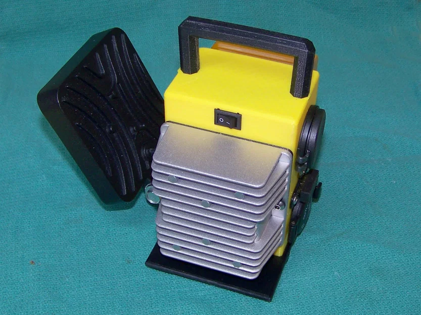 DeWalt 20V sang 12V: Multi Power Outlet có đèn, USB, đế nam châm, gắn tripod - Image 5