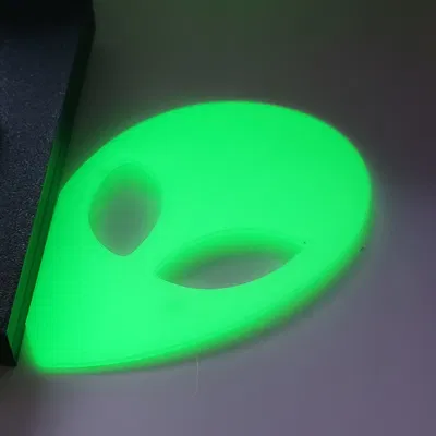 Alien Peeking – Alien ló nhìn qua cửa sổ