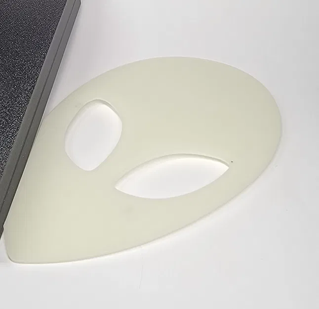 Alien Peeking – Alien ló nhìn qua cửa sổ - Image 3