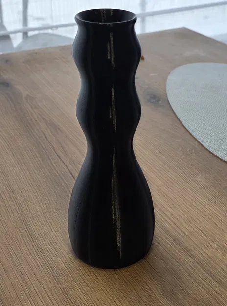 Bình Hoa Đơn Giản Để Cắm Vài Bông - Image 1