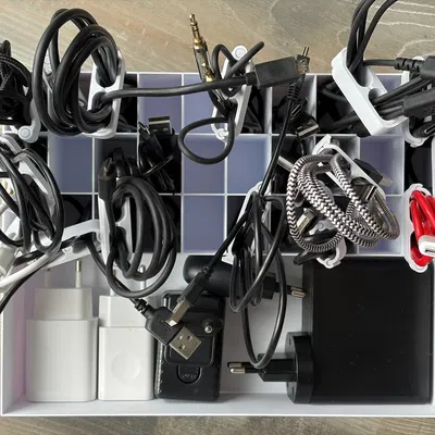 Khay sắp xếp dây cáp: 30 ngăn + ngăn chứa bộ nguồn