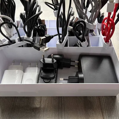 Khay sắp xếp dây cáp: 30 ngăn + ngăn chứa bộ nguồn