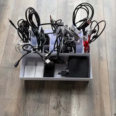 Khay sắp xếp dây cáp: 30 ngăn + ngăn chứa bộ nguồn