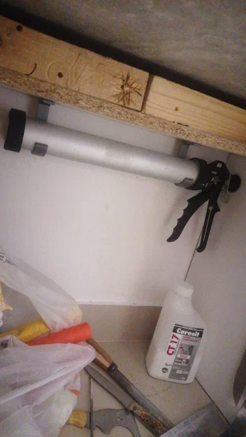 Giá treo súng bắn silicone (Silicone gun holder) - Image 1