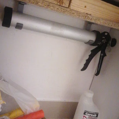 Giá treo súng bắn silicone (Silicone gun holder)